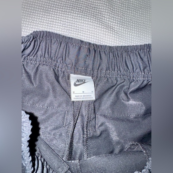 2/60$ Nike Club Men's Woven Tapered Leg Pants size medium - black - Picture 5 of 15